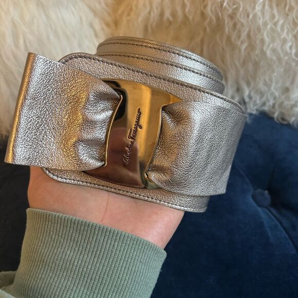 Salvatore Ferragamo
Leather Waist Belt size 100